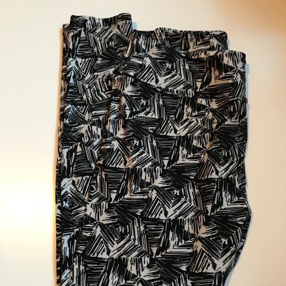 Lularoe Black and white Leggings OS NEW